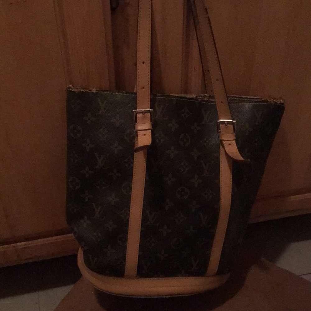 AUTHENTIC LOUIS VUITTON. BEST OFFER. SOLD